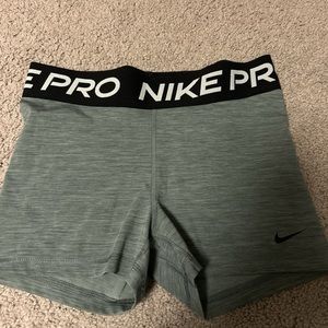 Nike Pros Bundle!
